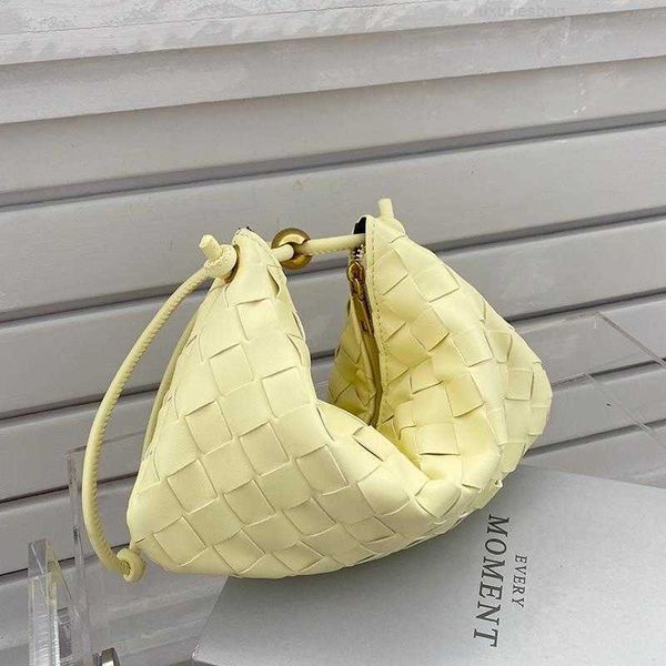 botega venates jodie mini teen intrecciato pouch small women's fashion knitted handheld shoulder personalized creativity advanced sense
botega venates jodie mini teen intrecciato pouch small women's fashion knitted handheld shoulder personalized creativity advanced sense