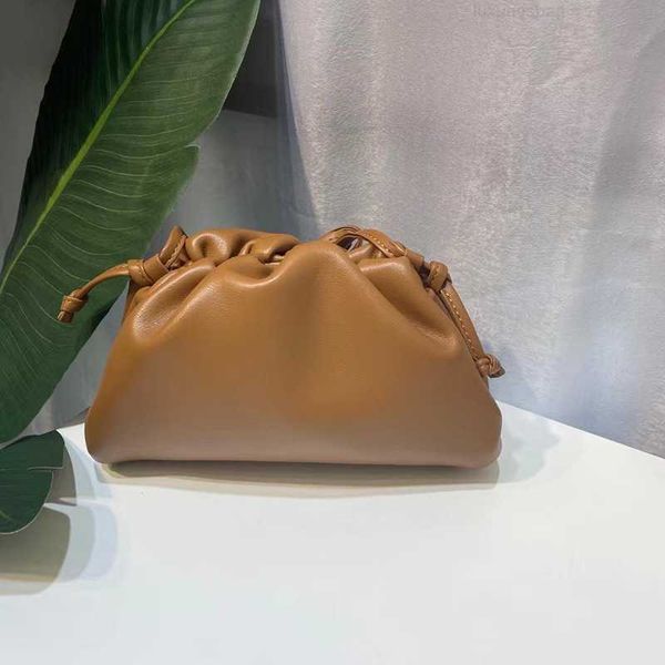 botega venates jodie mini teen intrecciato pouch plain cloud large and small fashionable one shoulder messenger soft hand dumpling bag 2zgv
botega venates jodie mini teen intrecciato pouch plain cloud large and small fashionable one shoulder messenger soft hand dumpling bag 2zgv