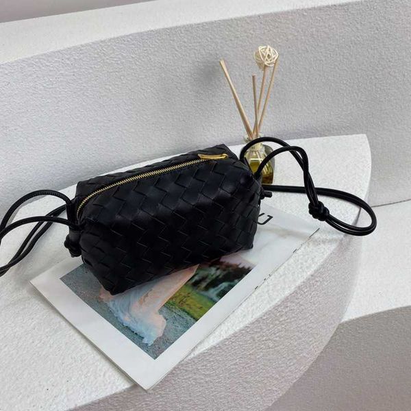 botega venates jodie mini teen intrecciato pouch summer fashionable foreign style woven leather small square street simple one shoulder mess
botega venates jodie mini teen intrecciato pouch summer fashionable foreign style woven leather small square street simple one shoulder mess