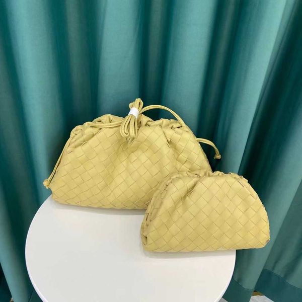 botega venates jodie mini teen intrecciato pouch woven cloud soft skin dumpling trend single shoulder diagonal cross hand holding small wome
botega venates jodie mini teen intrecciato pouch woven cloud soft skin dumpling trend single shoulder diagonal cross hand holding small wome