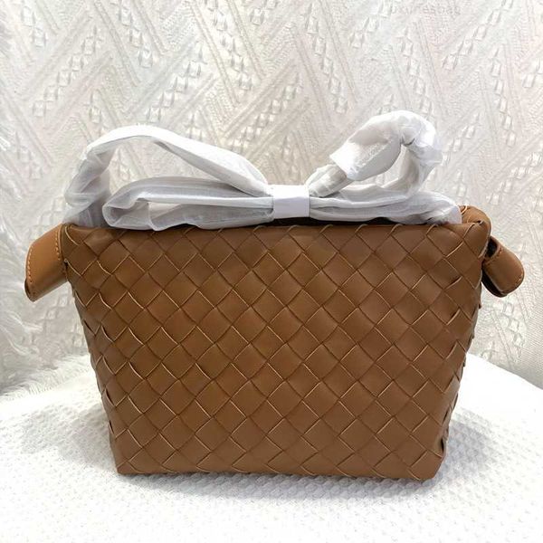 botega venates jodie mini teen intrecciato pouch fashion leather hand woven large capacity single shoulder messenger bag leather women'
botega venates jodie mini teen intrecciato pouch fashion leather hand woven large capacity single shoulder messenger bag leather women'