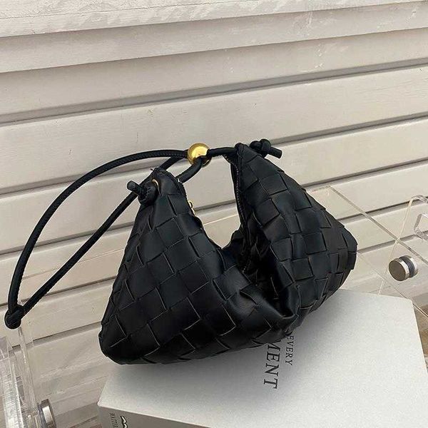 botega venates jodie mini teen intrecciato pouch small women's fashion knitted handheld shoulder personalized creativity advanced sense
botega venates jodie mini teen intrecciato pouch small women's fashion knitted handheld shoulder personalized creativity advanced sense