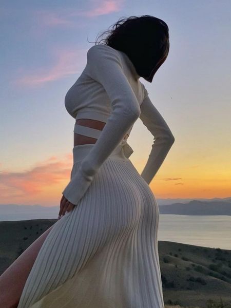 two piece dress elegant knitted sweater long skirts two piece set women chic crop and button pleated skirts outfit split dress suits 230323, White
two piece dress elegant knitted sweater long skirts two piece set women chic crop and button pleated skirts outfit split dress suits 230323, White