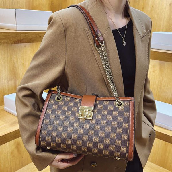 chain evening bags women's 2023 new sling shoulder crossbody fashion small square net red large capacity tote version
chain evening bags women's 2023 new sling shoulder crossbody fashion small square net red large capacity tote version