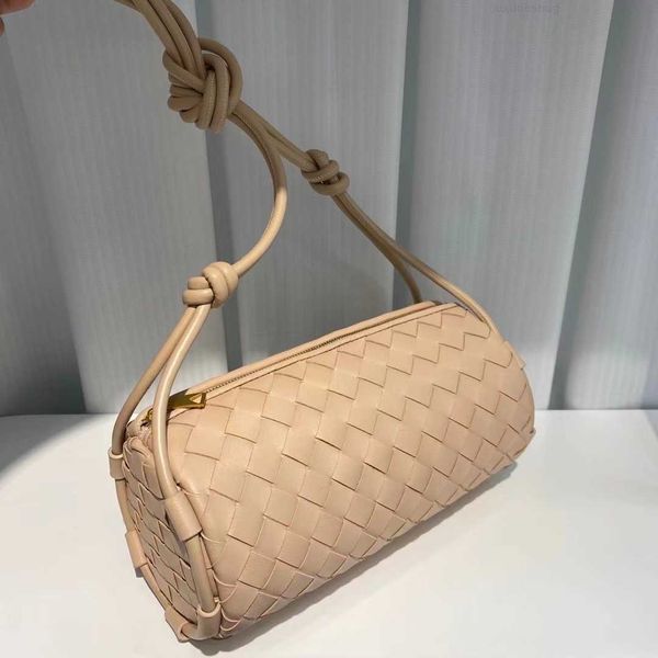 botega venates jodie mini teen intrecciato pouch women's autumn and winter woven cylinder fashion leather shoulder versatile texture cr
botega venates jodie mini teen intrecciato pouch women's autumn and winter woven cylinder fashion leather shoulder versatile texture cr