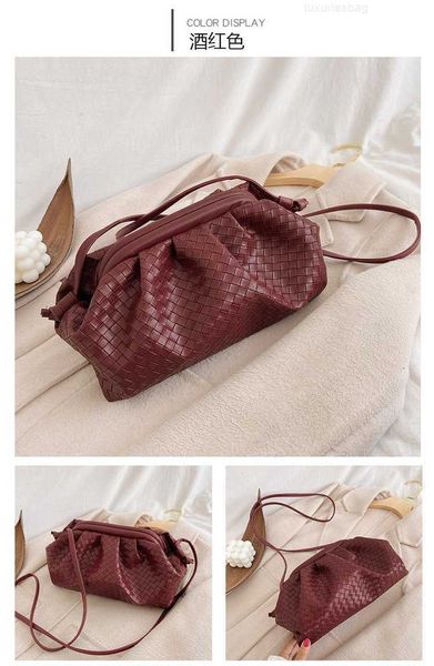 botega venates jodie mini teen intrecciato pouch women's hand woven cloud messenger high sense atmosphere handheld dumpling armpit bag
botega venates jodie mini teen intrecciato pouch women's hand woven cloud messenger high sense atmosphere handheld dumpling armpit bag