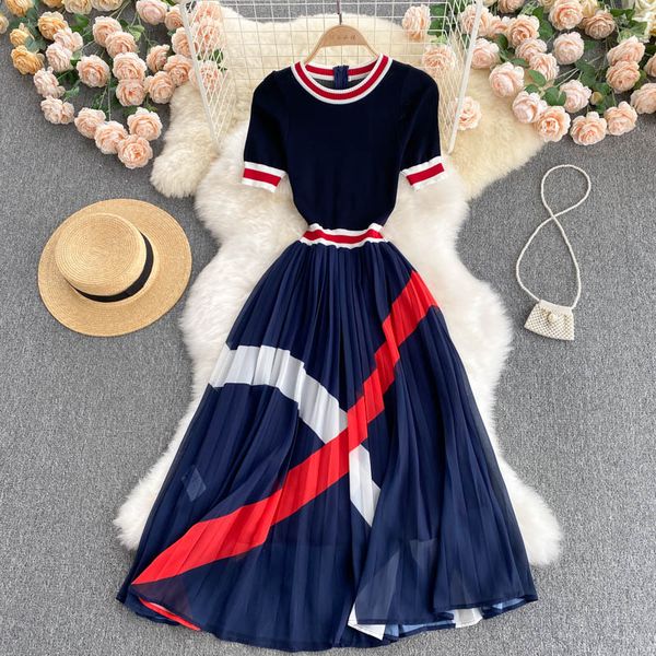 summer design feel slim dress knitted short sleeve color contrast stripe chiffon skirt panel heavy work crimp dress, Black;gray
summer design feel slim dress knitted short sleeve color contrast stripe chiffon skirt panel heavy work crimp dress, Black;gray