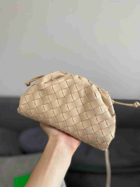botega venates jodie mini teen intrecciato woven cloud cow leather pouch hand handwoven women's messenger bag 9q8c
botega venates jodie mini teen intrecciato woven cloud cow leather pouch hand handwoven women's messenger bag 9q8c
