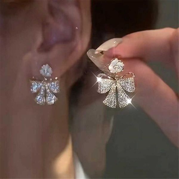 charm exquisite 925 silver needle bow knot flower stud earrings french light luxury design fashion earrings exquisite zircon earrings g23032, Golden
charm exquisite 925 silver needle bow knot flower stud earrings french light luxury design fashion earrings exquisite zircon earrings g23032, Golden