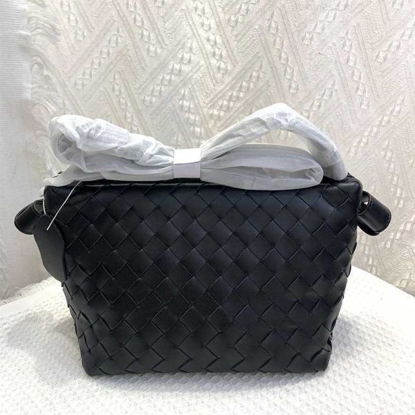 botega venates jodie mini teen intrecciato pouch fashion leather hand woven large capacity single shoulder messenger bag leather women'
botega venates jodie mini teen intrecciato pouch fashion leather hand woven large capacity single shoulder messenger bag leather women'
