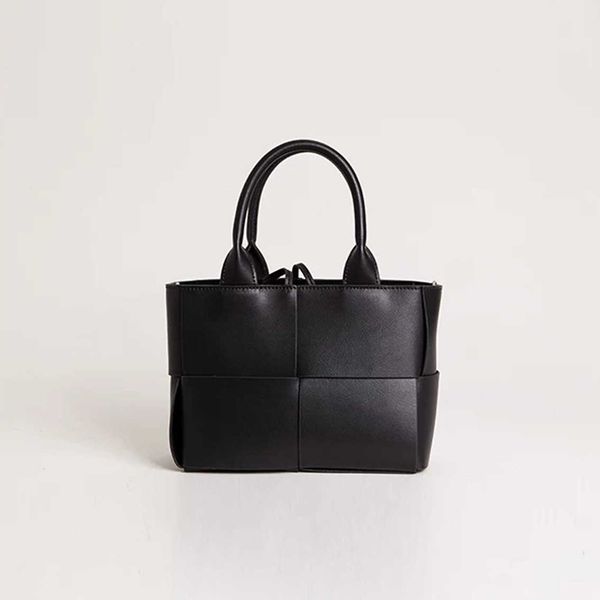 bottegs venets arco famous handbag 2023 spring new bag women spring summer new large woven tote bag simple versatile large capacity fashion
bottegs venets arco famous handbag 2023 spring new bag women spring summer new large woven tote bag simple versatile large capacity fashion