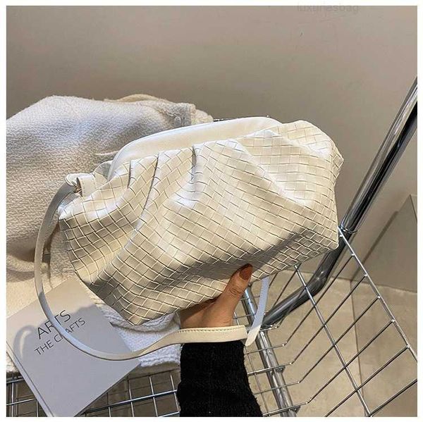 botega venates jodie mini teen intrecciato pouch women's hand woven cloud messenger high sense atmosphere handheld dumpling armpit bag
botega venates jodie mini teen intrecciato pouch women's hand woven cloud messenger high sense atmosphere handheld dumpling armpit bag