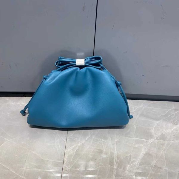 purse venetas designer pouch bags bag womens botegas luxury intrecciato clip solid color fashion one shoulder crossbody dumpling handheld a0
purse venetas designer pouch bags bag womens botegas luxury intrecciato clip solid color fashion one shoulder crossbody dumpling handheld a0