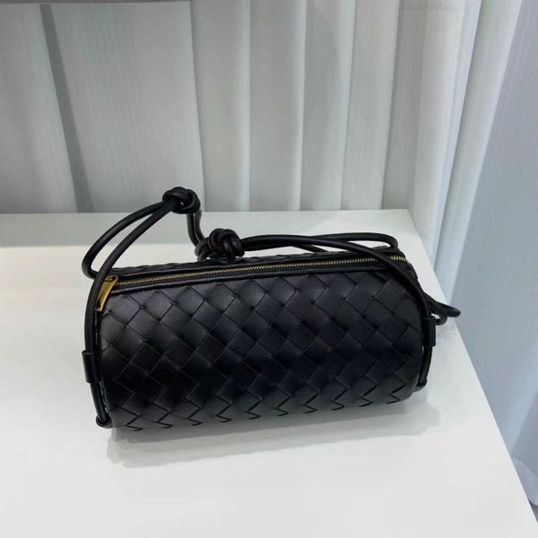 botega venates jodie mini teen intrecciato pouch fashion woven bucket calf leather versatile pillow single shoulder crossbody handheld women
botega venates jodie mini teen intrecciato pouch fashion woven bucket calf leather versatile pillow single shoulder crossbody handheld women