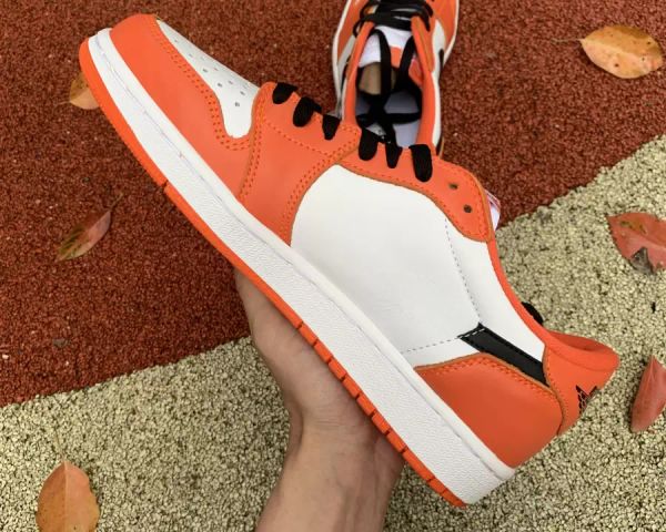 2023 basketball shoes jumpman 1 low mens 1s colour white orange black womens running outdoor sports sneakers ship with box
2023 basketball shoes jumpman 1 low mens 1s colour white orange black womens running outdoor sports sneakers ship with box