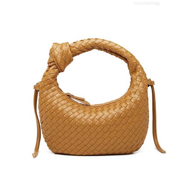 botega venates jodie mini teen intrecciato pouch woven oxhorn women's portable cloud version tide oneshoulder crossbody vegetable baske
botega venates jodie mini teen intrecciato pouch woven oxhorn women's portable cloud version tide oneshoulder crossbody vegetable baske