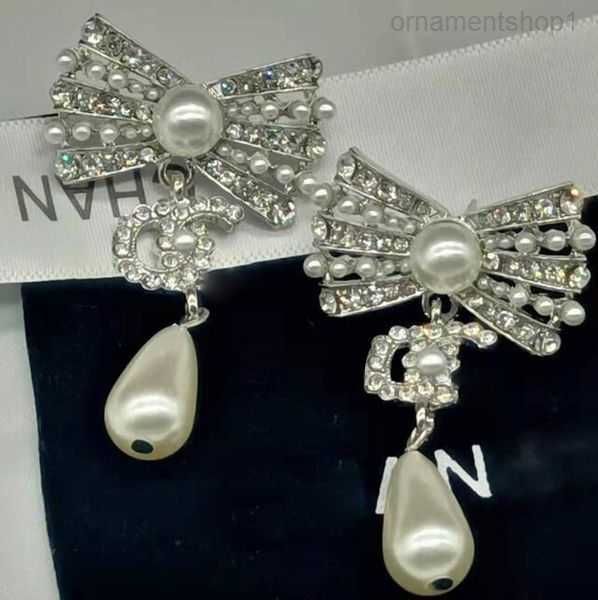 18k gold plated designers earrings designer c-letter ear stud women crystal geometric earring for wedding party jewerlry accessories 554sf, Golden;silver
18k gold plated designers earrings designer c-letter ear stud women crystal geometric earring for wedding party jewerlry accessories 554sf, Golden;silver