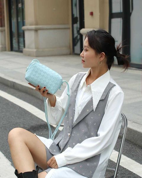 botega venates jodie mini teen intrecciato pouch cowhide woven small square casual fashion versatile soft leather oneshoulder crossbody wome
botega venates jodie mini teen intrecciato pouch cowhide woven small square casual fashion versatile soft leather oneshoulder crossbody wome