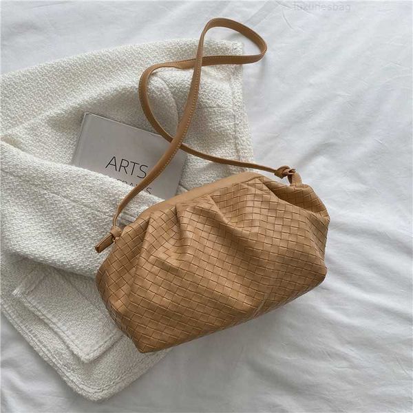 botega venates jodie mini teen intrecciato pouch weaving cloud dumplings net red women's fashion single shoulder diagonal span wrinkled
botega venates jodie mini teen intrecciato pouch weaving cloud dumplings net red women's fashion single shoulder diagonal span wrinkled