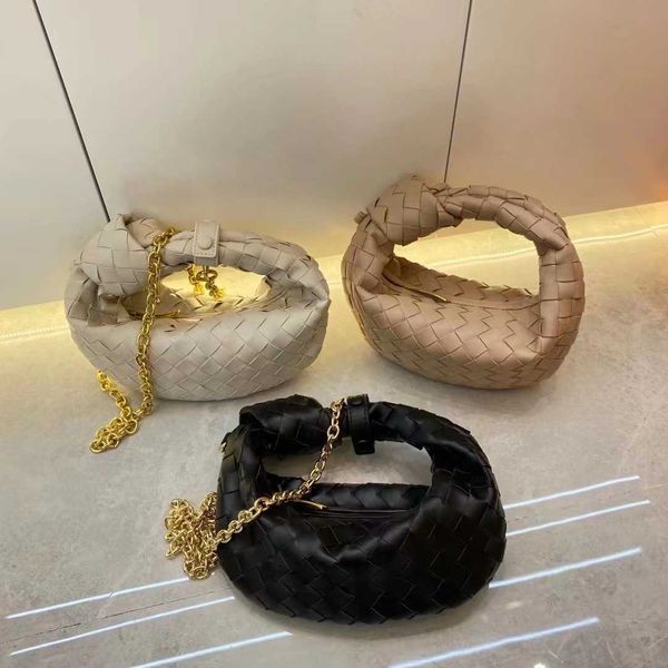 bottegs venets arco famous handbag 2023 spring new hand woven cloud bag small design leather one shoulder messenger chain fashion women s ba
bottegs venets arco famous handbag 2023 spring new hand woven cloud bag small design leather one shoulder messenger chain fashion women s ba