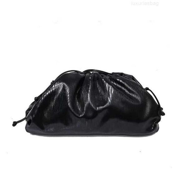 botega venates jodie mini teen intrecciato pouch women's gold cloud large and small woven dumplings hand single shoulder diagonal women
botega venates jodie mini teen intrecciato pouch women's gold cloud large and small woven dumplings hand single shoulder diagonal women