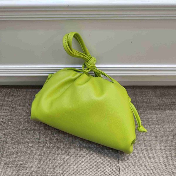 botega venates jodie mini teen intrecciato pouch cloud small pleated clip net red same style handbag single shoulder crossbody bag girl v1g1
botega venates jodie mini teen intrecciato pouch cloud small pleated clip net red same style handbag single shoulder crossbody bag girl v1g1