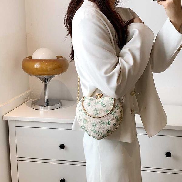 fashion bag ladies lace handbag 2023 high-quality chain wild flowers love one-shoulder messenger texture summer
fashion bag ladies lace handbag 2023 high-quality chain wild flowers love one-shoulder messenger texture summer
