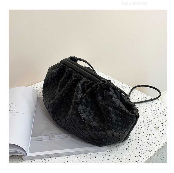 botega venates jodie mini teen intrecciato pouch soft leather woven net red cloud fan yangqi women's r tide dumpling bag one shoulder m
botega venates jodie mini teen intrecciato pouch soft leather woven net red cloud fan yangqi women's r tide dumpling bag one shoulder m