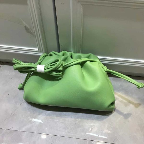 botega venates jodie mini teen intrecciato pouch cloud net red same leather women's solid color trend one shoulder messenger bag dumpli
botega venates jodie mini teen intrecciato pouch cloud net red same leather women's solid color trend one shoulder messenger bag dumpli