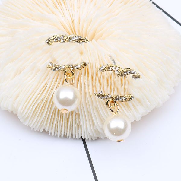 classic luxury fashion large pearl stud earrings designer woman double letter diamond earring jewelry women wedding gifts s925 silver needle, Golden;silver
classic luxury fashion large pearl stud earrings designer woman double letter diamond earring jewelry women wedding gifts s925 silver needle, Golden;silver