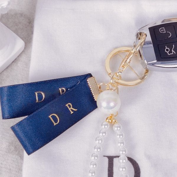 2023 new designer keychain classic delicate auto fashion keys ring zinc alloy letter classic blue ribbon pearl chain keychain, Silver
2023 new designer keychain classic delicate auto fashion keys ring zinc alloy letter classic blue ribbon pearl chain keychain, Silver