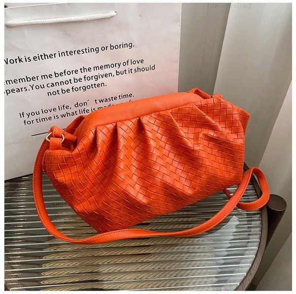 botega venates jodie mini teen intrecciato pouch cloud women's woven clip versatile one shoulder oblique span dumpling bag same fashion
botega venates jodie mini teen intrecciato pouch cloud women's woven clip versatile one shoulder oblique span dumpling bag same fashion
