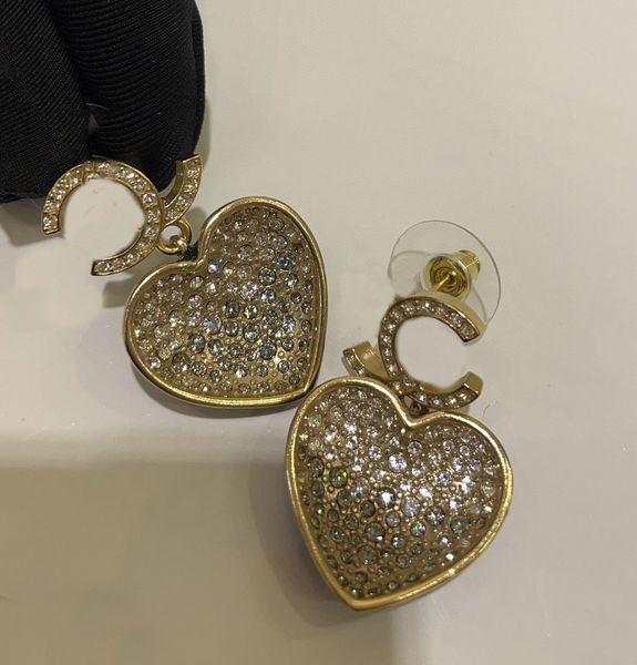 2023 luxury quality charm drop earring with diamond and black color design heart shape have box stamp ps7651a, Golden
2023 luxury quality charm drop earring with diamond and black color design heart shape have box stamp ps7651a, Golden