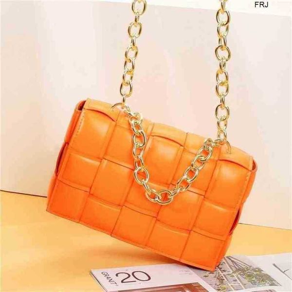 designer bottegas bags venetas cassettes 2023 european and american summer new family chain satchel velvet woven pillow bag foreign trade ha
designer bottegas bags venetas cassettes 2023 european and american summer new family chain satchel velvet woven pillow bag foreign trade ha