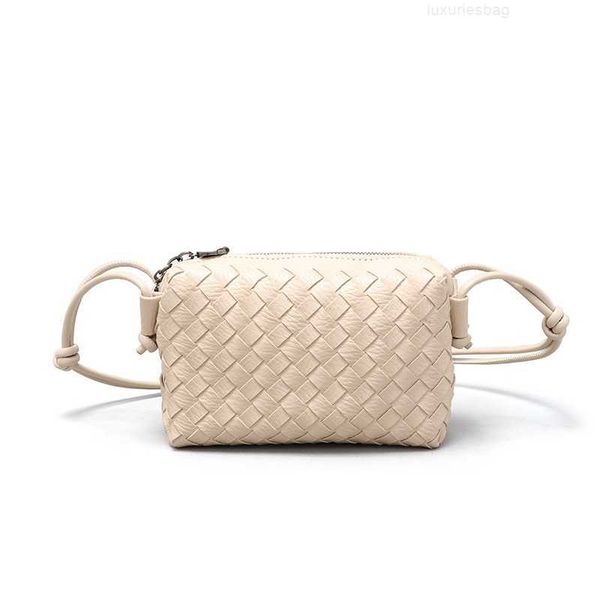botega venates jodie mini teen intrecciato pouch summer makaron handwoven women's simple solid color fashion versatile crossbody small
botega venates jodie mini teen intrecciato pouch summer makaron handwoven women's simple solid color fashion versatile crossbody small
