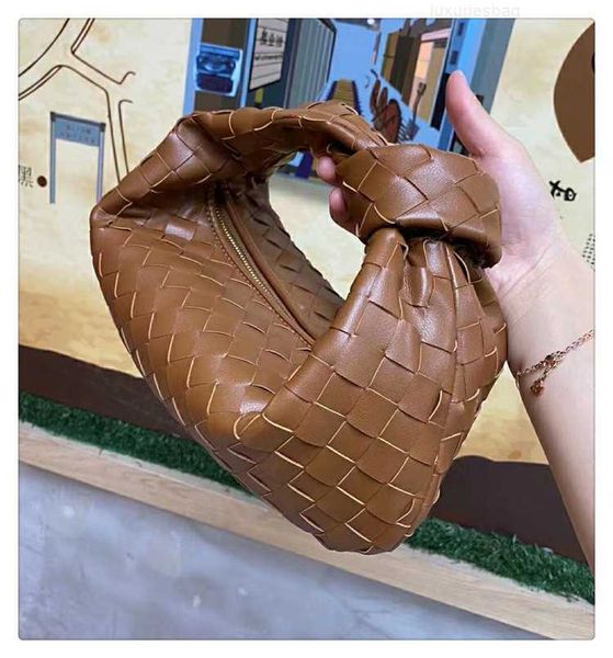 botega venates jodie mini teen intrecciato pouch woven ox horn wrinkled dumpling armpit damp knot single shoulder messenger women's bag
botega venates jodie mini teen intrecciato pouch woven ox horn wrinkled dumpling armpit damp knot single shoulder messenger women's bag