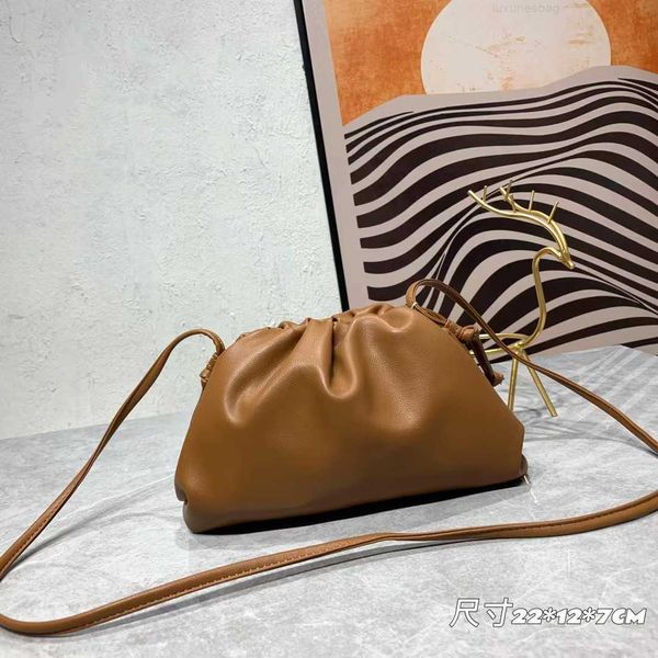 botega venates jodie mini teen intrecciato pouch genuine leather woven cloud women's simple and versatile texture popular cross body sm
botega venates jodie mini teen intrecciato pouch genuine leather woven cloud women's simple and versatile texture popular cross body sm