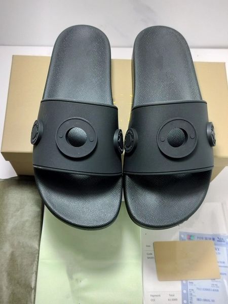 sports casual slippers designer sandal classic plaid flatsole slippers casual slippers slippers couple slippers men's and women's, Black
sports casual slippers designer sandal classic plaid flatsole slippers casual slippers slippers couple slippers men's and women's, Black