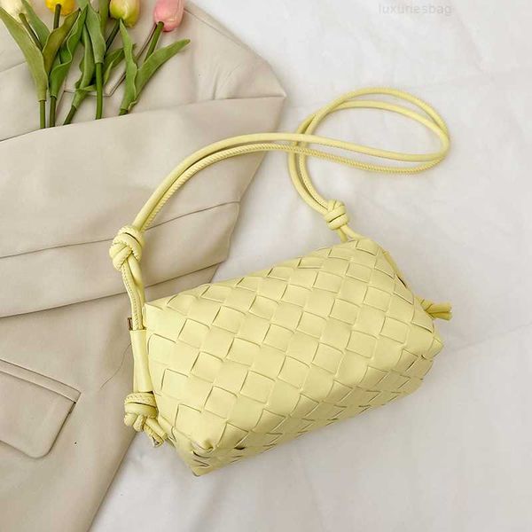 botega venates jodie mini teen intrecciato pouch personalized ins diamond plaid woven small square bag fashionable texture soft leather hand
botega venates jodie mini teen intrecciato pouch personalized ins diamond plaid woven small square bag fashionable texture soft leather hand