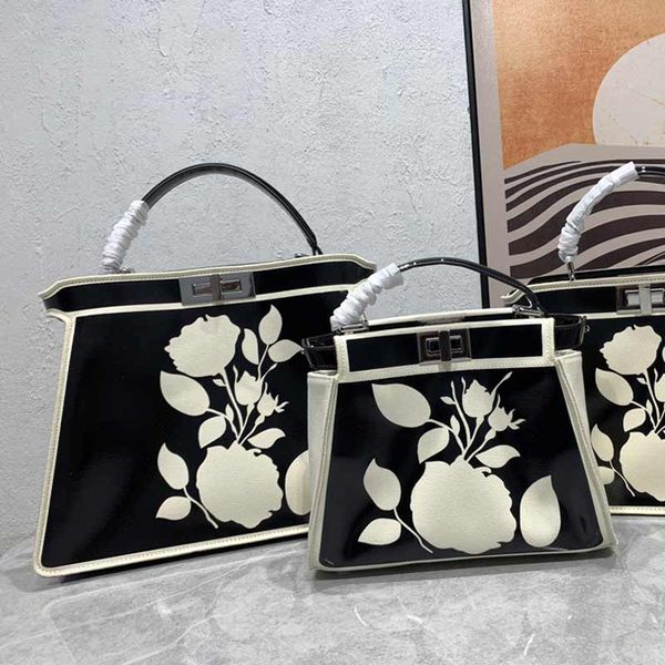 canvas handbag purse tote bag women crossbody bags rose pattern patent leather square lock catch interior zipper pocket silver metal new han
canvas handbag purse tote bag women crossbody bags rose pattern patent leather square lock catch interior zipper pocket silver metal new han