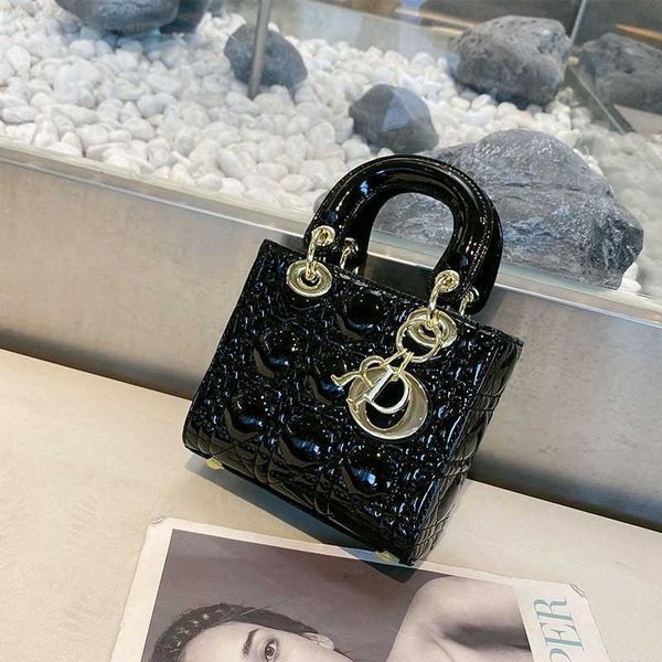 designer luxury doris premium patent leather women's hand chain single shoulder messenger bagvrwx
designer luxury doris premium patent leather women's hand chain single shoulder messenger bagvrwx