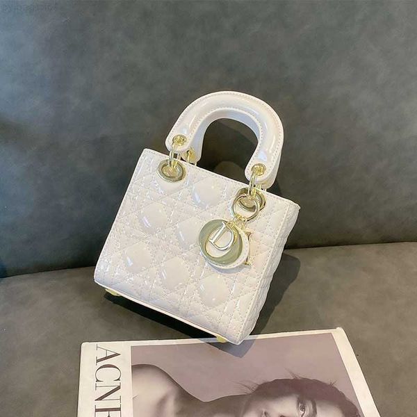 designer luxury doris brand handheld princess's premium lacquer leather crossbody versatile bridal bagzc62
designer luxury doris brand handheld princess's premium lacquer leather crossbody versatile bridal bagzc62