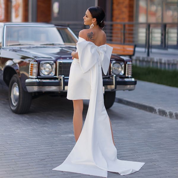 a-line satin short wedding dress removable bow train off the shoulder above knee mini length ivory bridal party gowns vestido de noiva 2023, White
a-line satin short wedding dress removable bow train off the shoulder above knee mini length ivory bridal party gowns vestido de noiva 2023, White