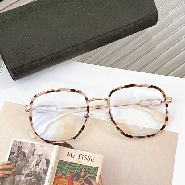 2023 fashion brand female designer male designer sunglasses letter b new product titanium frame glasses frame clear lenses luxury polarized, White;black
2023 fashion brand female designer male designer sunglasses letter b new product titanium frame glasses frame clear lenses luxury polarized, White;black