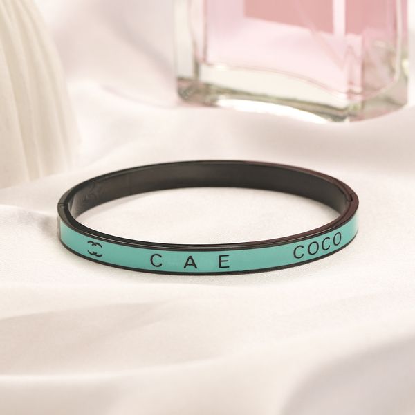women gold curb bracelet designer black bracelet brand letter leather bracelet vintage design jewelry bracelet gift stainless steel bracelet
women gold curb bracelet designer black bracelet brand letter leather bracelet vintage design jewelry bracelet gift stainless steel bracelet