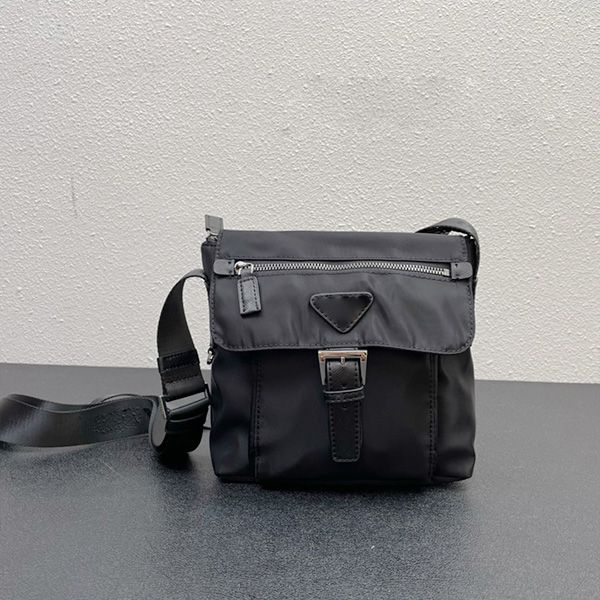 designer nylon shoulder men's crossbody bags postman bag messenger satchel triangle fashion large capacity package function purse lette
designer nylon shoulder men's crossbody bags postman bag messenger satchel triangle fashion large capacity package function purse lette