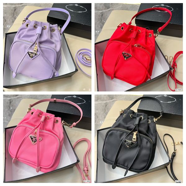 shoulder bag new pattern nylon handbags selling women luxurys fashion designers bags classic ladies diagonal imported waterproof nylon draws
shoulder bag new pattern nylon handbags selling women luxurys fashion designers bags classic ladies diagonal imported waterproof nylon draws