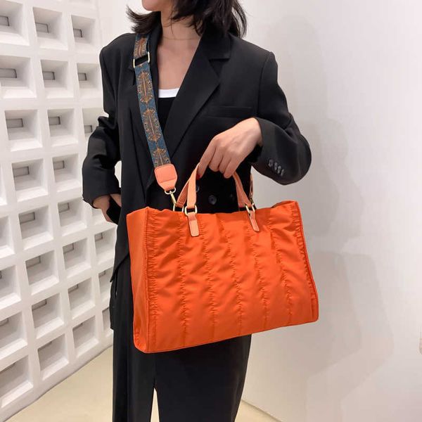 casual style high capacity handle bag for women winter large nylon shopping bag female travel fabric shoulder bag 230308
casual style high capacity handle bag for women winter large nylon shopping bag female travel fabric shoulder bag 230308