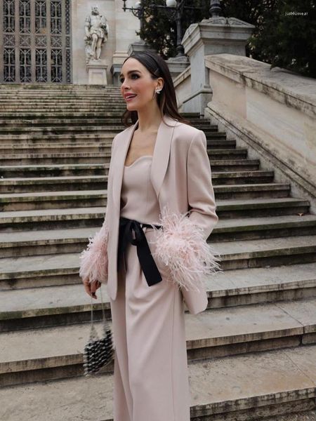 high street fashion pink straight blazers women long sleeve matching detachable feathers trims buttoned women jackets, White;black
high street fashion pink straight blazers women long sleeve matching detachable feathers trims buttoned women jackets, White;black