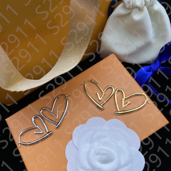 designer classic love hoop earrings fashion style studs design heart stamp stainless steel gold plated stud earrings for women party with bo, Golden;silver
designer classic love hoop earrings fashion style studs design heart stamp stainless steel gold plated stud earrings for women party with bo, Golden;silver